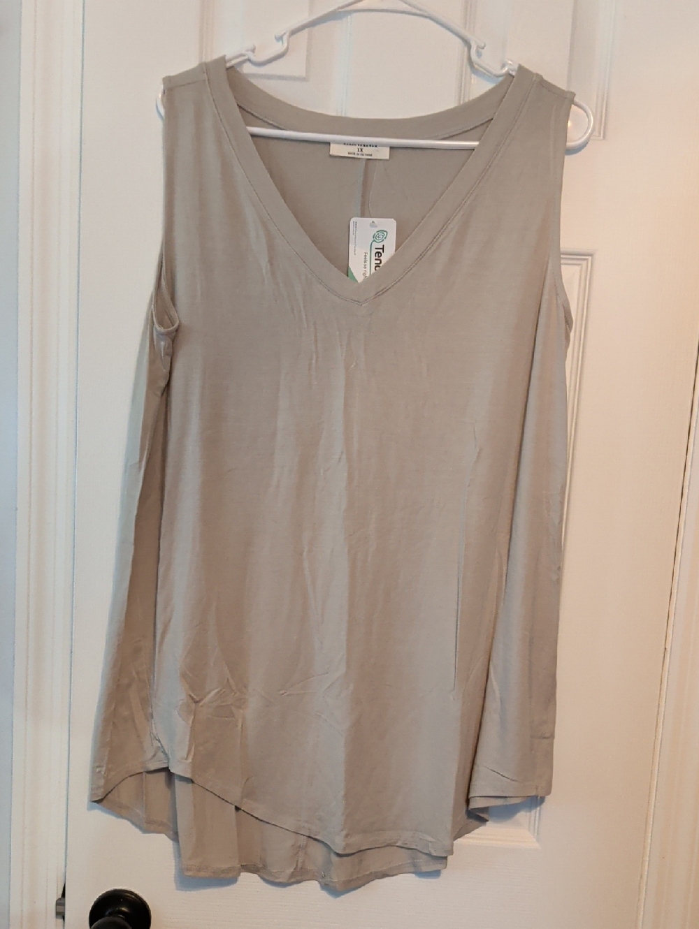 Women's V-Neck Tank In Dusty Pale Sage Sz 1X NWOT